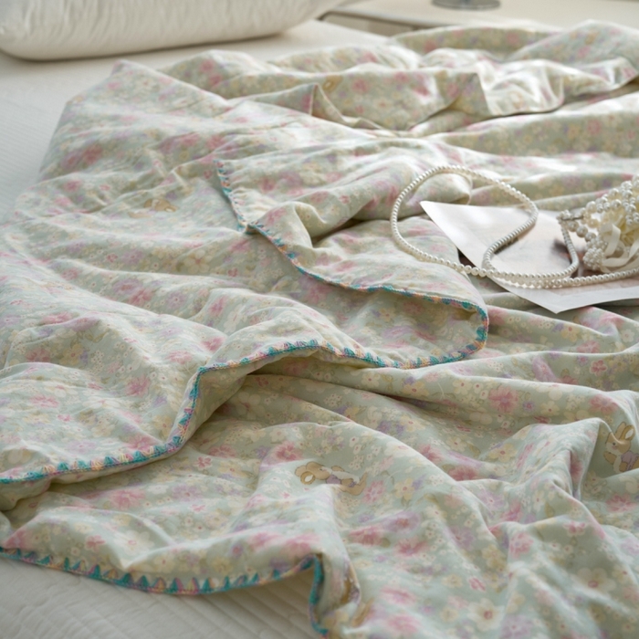 91家纺网 家纺一手货源 找家纺 洋铭区（原狠狠爱） 2025新款贝壳彩边双层纱夏被被子被芯 紫粉小兔