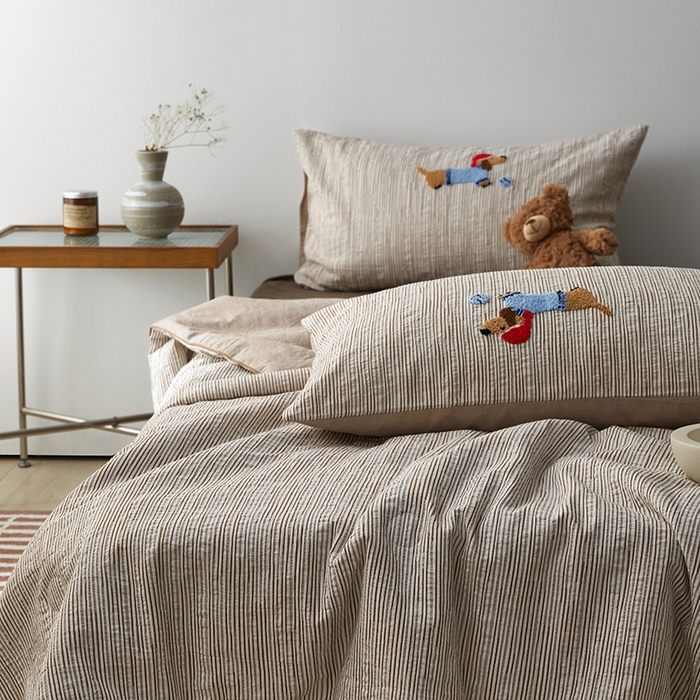 91家纺网 家纺一手货源 找家纺 怡家居 2025新款色织大提花腊肠狗夏被夏凉被空调被四件套 夏被-咖条腊肠狗