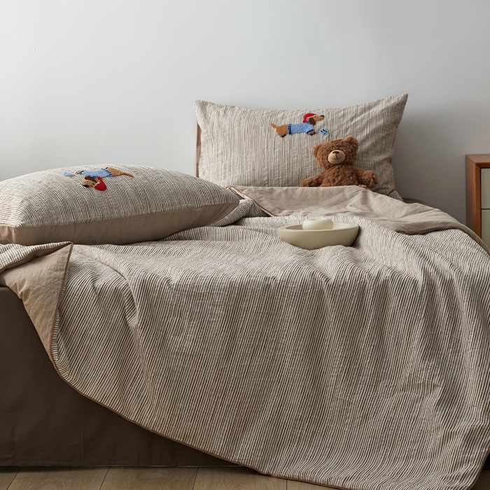 91家纺网 家纺一手货源 找家纺 怡家居 2025新款色织大提花腊肠狗夏被夏凉被空调被四件套 夏被-咖条腊肠狗