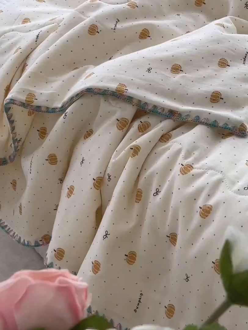 91家纺网 家纺一手货源 找家纺 洋铭区（原狠狠爱） 2025新款贝壳彩边双层纱夏被被子被芯 焦糖小南瓜