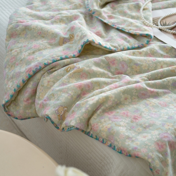 91家纺网 家纺一手货源 找家纺 洋铭区（原狠狠爱） 2025新款贝壳彩边双层纱夏被被子被芯 紫粉小兔