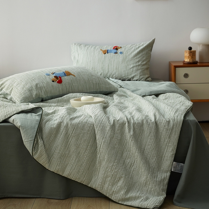 91家纺网 家纺一手货源 找家纺 怡家居 2025新款色织大提花腊肠狗夏被夏凉被空调被四件套 夏被-绿条腊肠狗