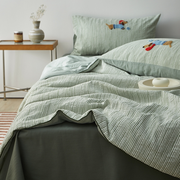 91家纺网 家纺一手货源 找家纺 怡家居 2025新款色织大提花腊肠狗夏被夏凉被空调被四件套 夏被-绿条腊肠狗