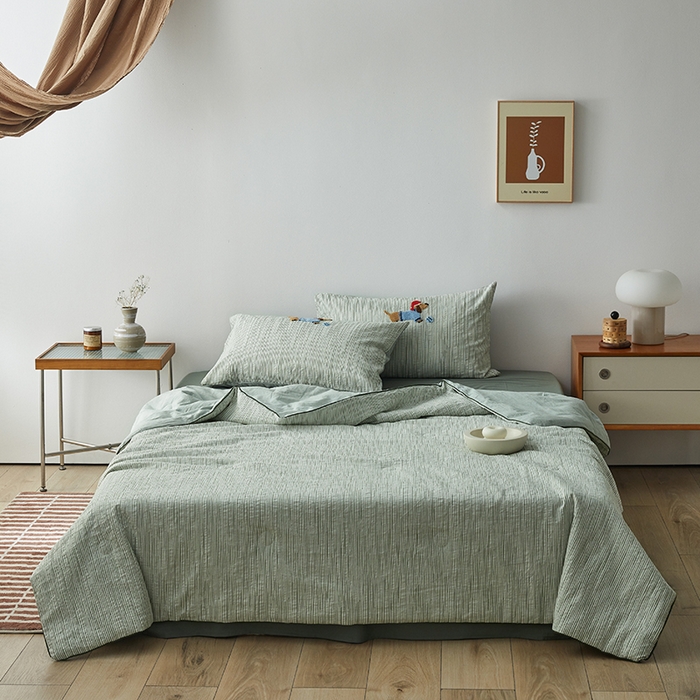 91家纺网 家纺一手货源 找家纺 怡家居 2025新款色织大提花腊肠狗夏被夏凉被空调被四件套 夏被-绿条腊肠狗