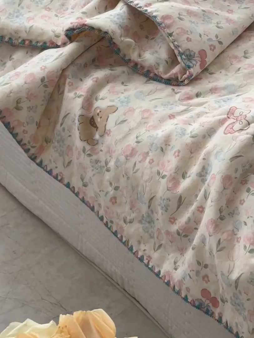 91家纺网 家纺一手货源 找家纺 洋铭区（原狠狠爱） 2025新款贝壳彩边双层纱夏被被子被芯 花花狗