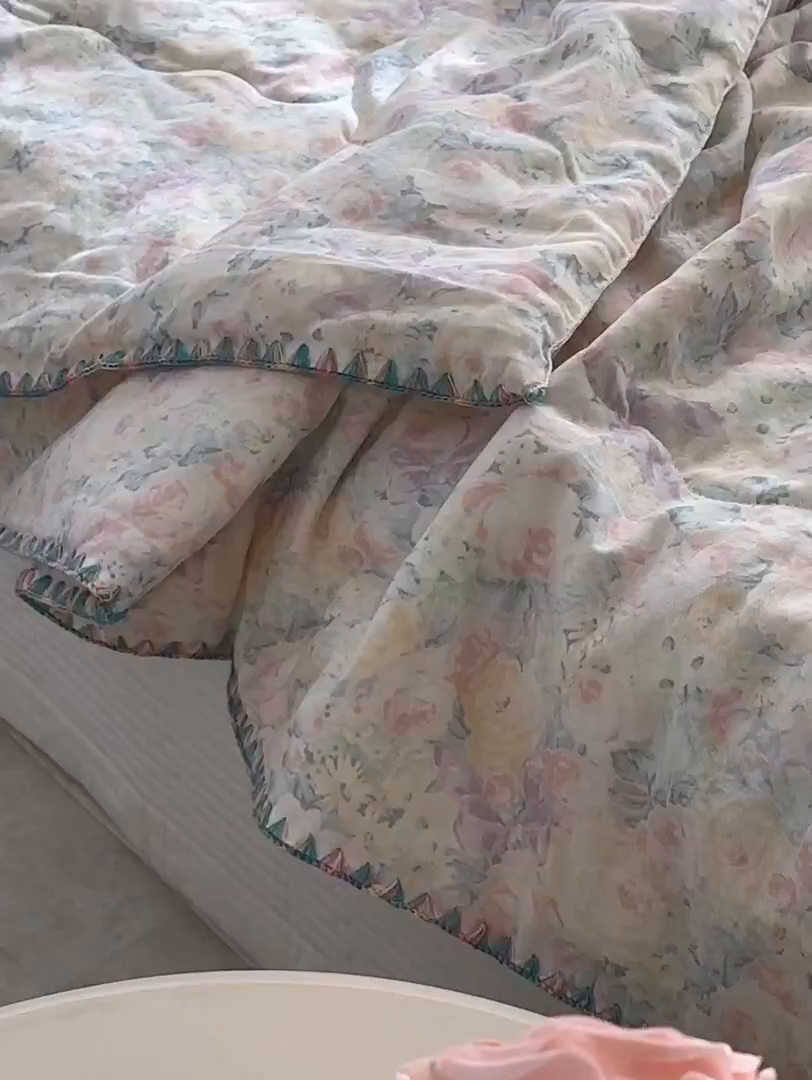 91家纺网 家纺一手货源 找家纺 洋铭区（原狠狠爱） 2025新款贝壳彩边双层纱夏被被子被芯 花开浪漫