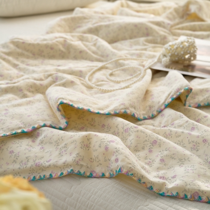 91家纺网 家纺一手货源 找家纺 洋铭区（原狠狠爱） 2025新款贝壳彩边双层纱夏被被子被芯 紫花枝