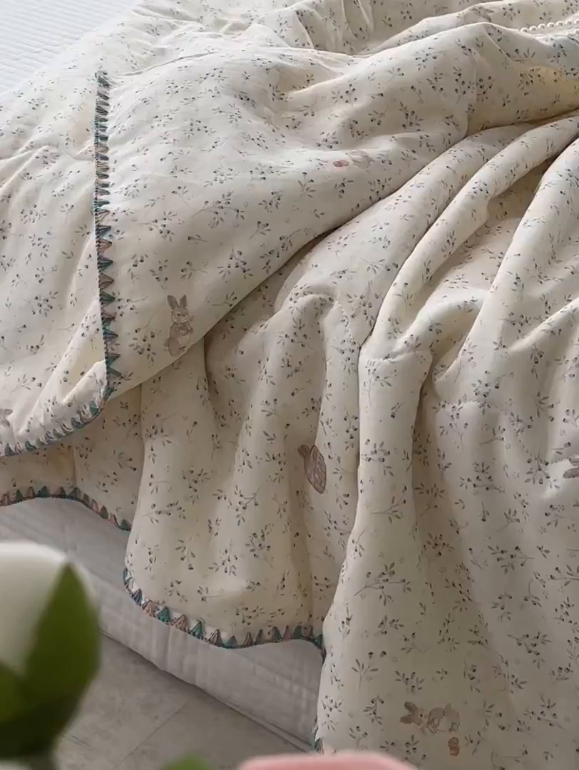 91家纺网 家纺一手货源 找家纺 洋铭区（原狠狠爱） 2025新款贝壳彩边双层纱夏被被子被芯 小苍兰