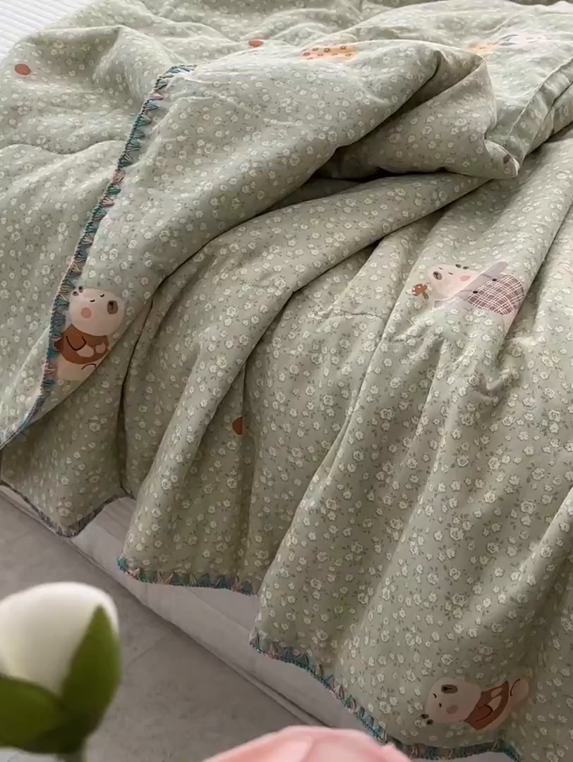 91家纺网 家纺一手货源 找家纺 洋铭区（原狠狠爱） 2025新款贝壳彩边双层纱夏被被子被芯 赖赖猪
