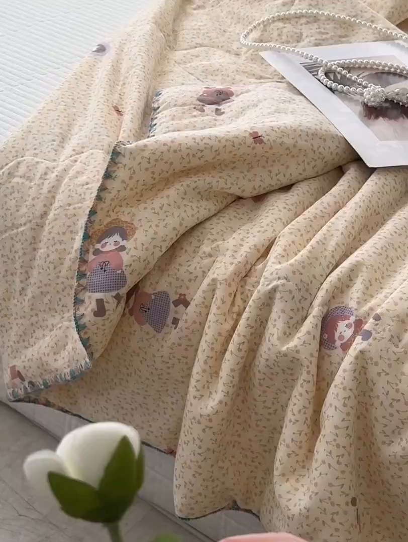 91家纺网 家纺一手货源 找家纺 洋铭区（原狠狠爱） 2025新款贝壳彩边双层纱夏被被子被芯 小花姑娘