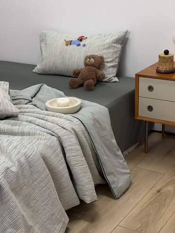 91家纺网 家纺一手货源 找家纺 怡家居 2025新款色织大提花腊肠狗夏被夏凉被空调被四件套 夏被-绿条腊肠狗