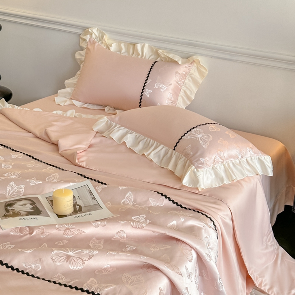 91家纺网 家纺一手货源 找家纺 米彩家纺 2025新款A类水洗真丝亮光浮雕洛丽塔夏被夏凉被空调被四件套 金香槟