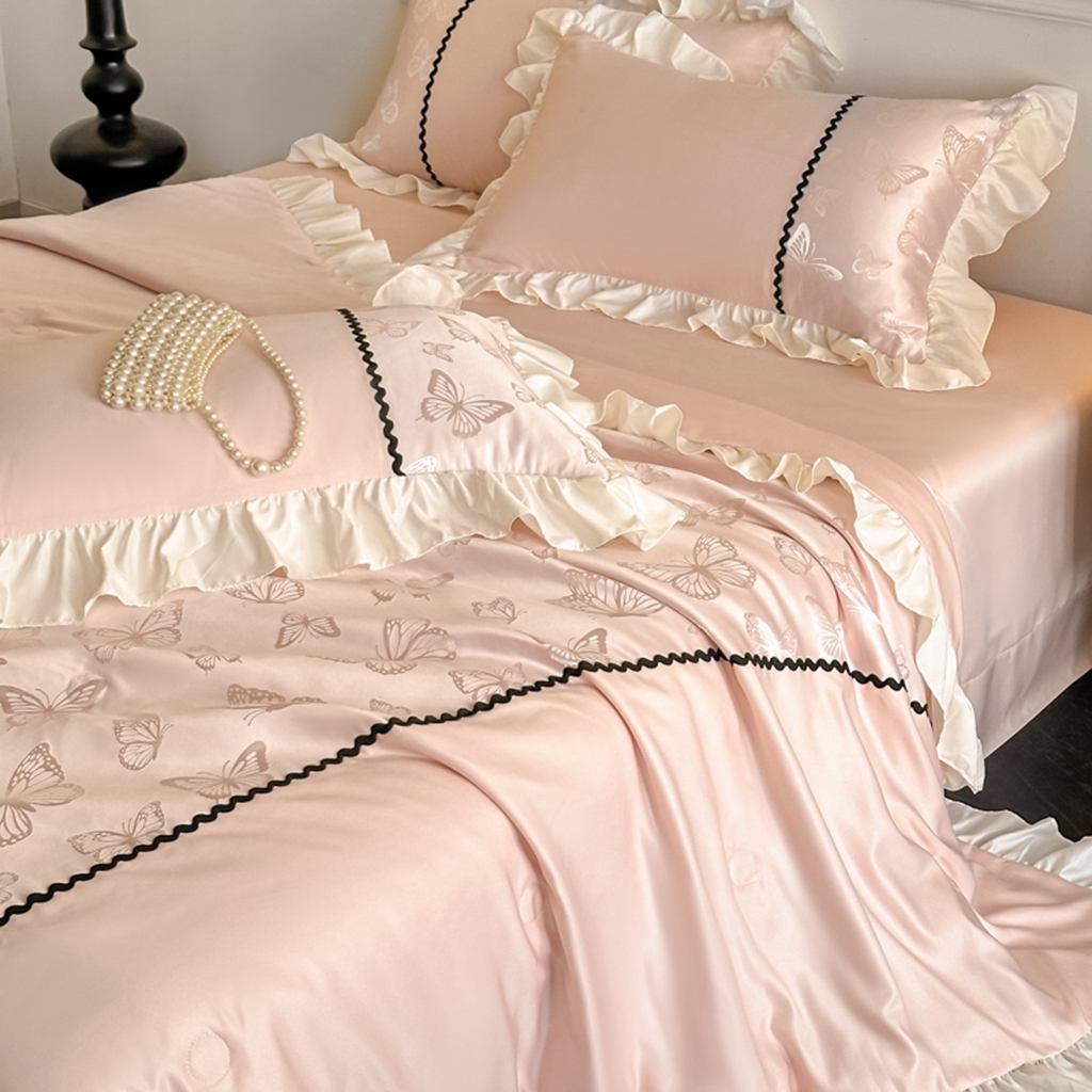 91家纺网 家纺一手货源 找家纺 米彩家纺 2025新款A类水洗真丝亮光浮雕洛丽塔夏被夏凉被空调被四件套 金香槟