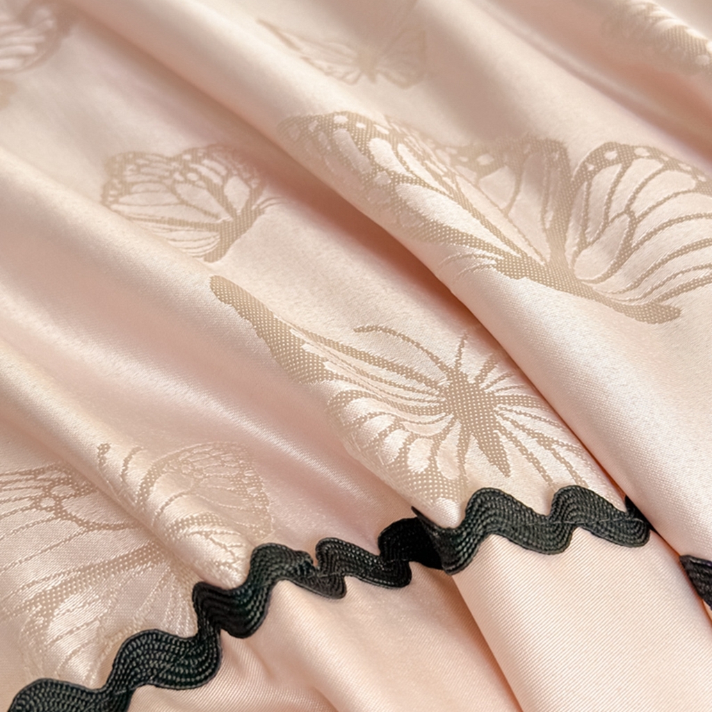 91家纺网 家纺一手货源 找家纺 米彩家纺 2025新款A类水洗真丝亮光浮雕洛丽塔夏被夏凉被空调被四件套 金香槟