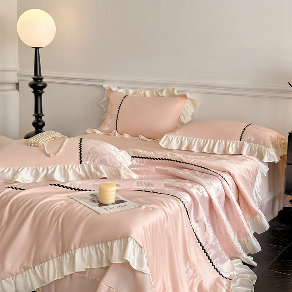 91家纺网 家纺一手货源 找家纺 米彩家纺 2025新款A类水洗真丝亮光浮雕洛丽塔夏被夏凉被空调被四件套 金香槟