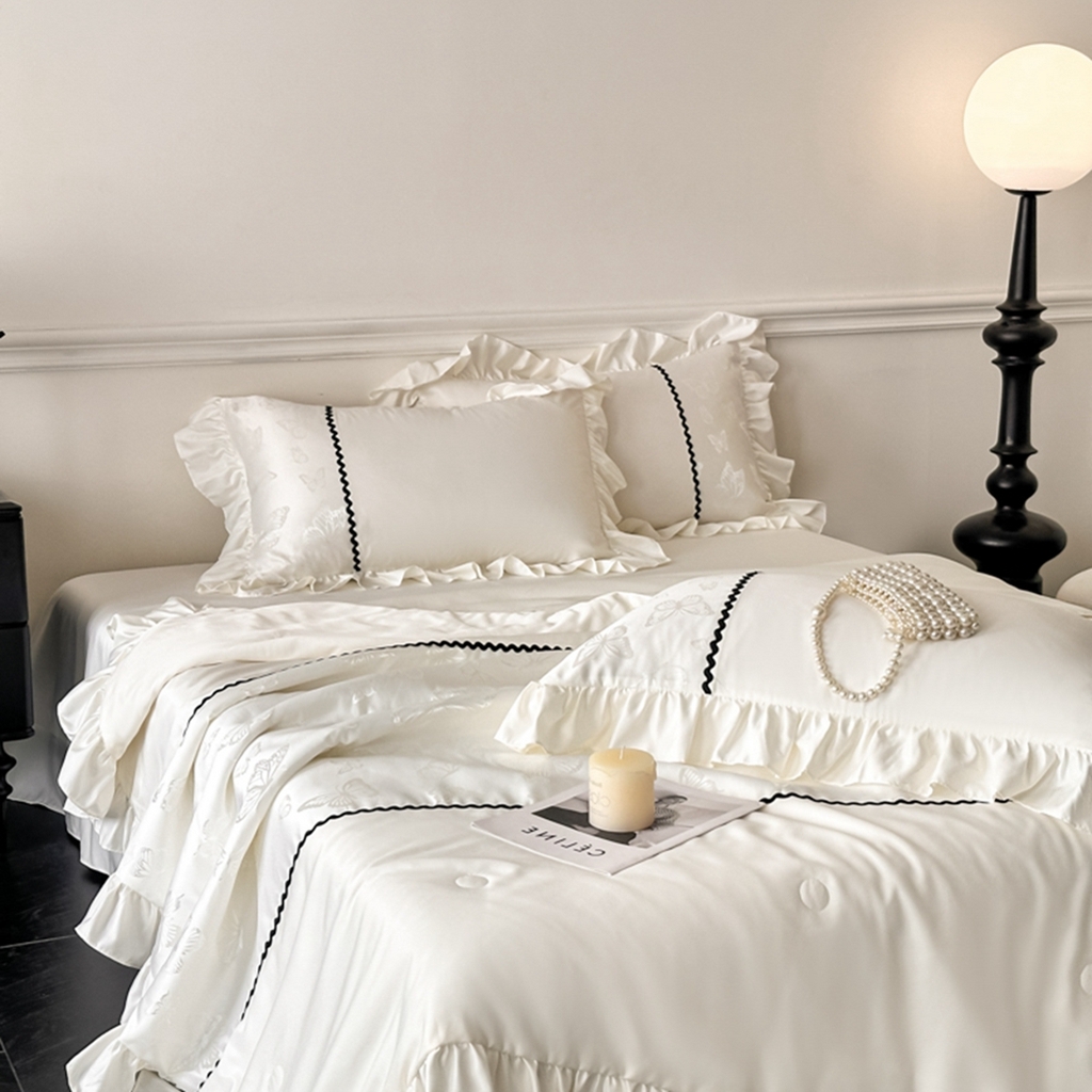 米彩家纺 2025新款A类水洗真丝亮光浮雕洛丽塔夏被夏凉被空调被四件套 奶昔白