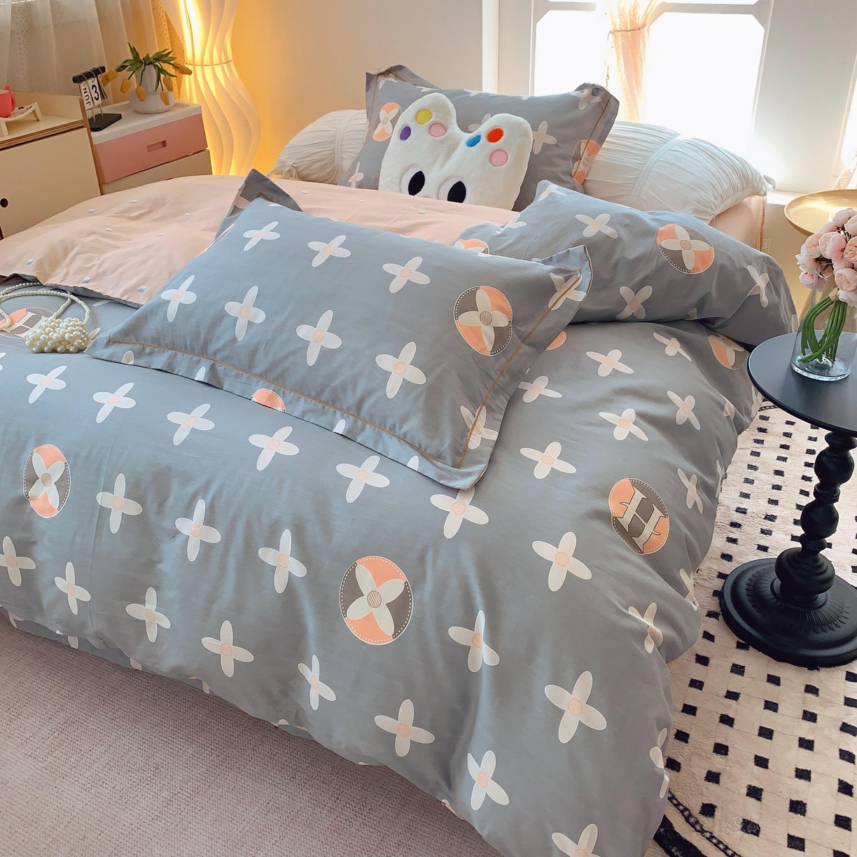 91家纺网 家纺一手货源 找家纺 莱豫家纺 2025新款亲肤舒适小清新印花全棉纯棉四件套-第二批 巴黎世家灰