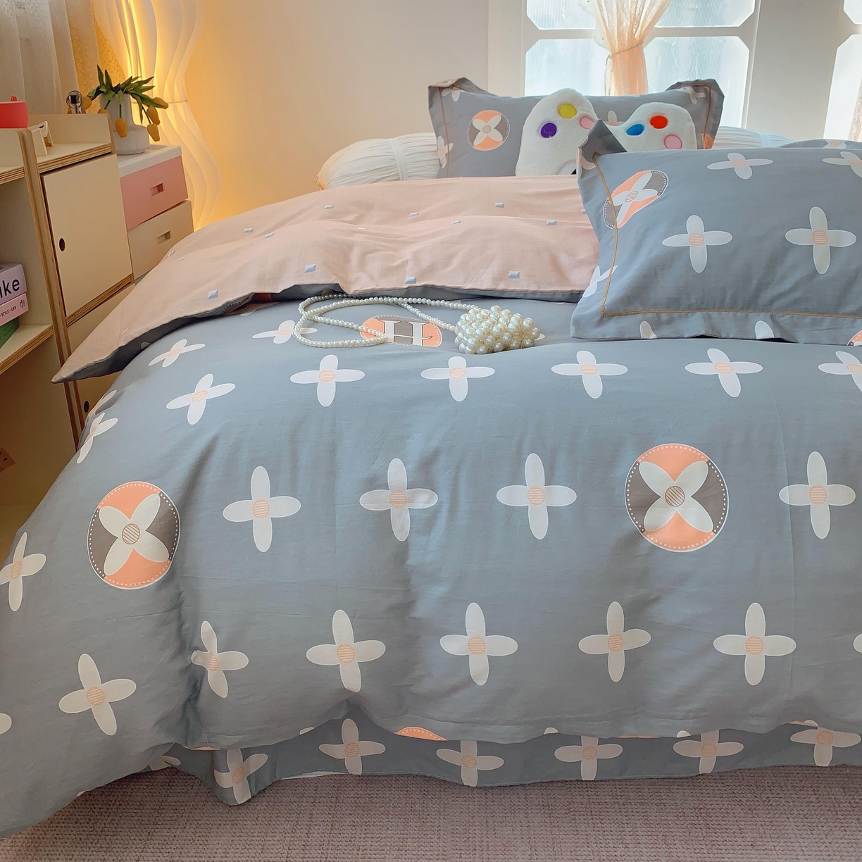 91家纺网 家纺一手货源 找家纺 莱豫家纺 2025新款亲肤舒适小清新印花全棉纯棉四件套-第二批 巴黎世家灰