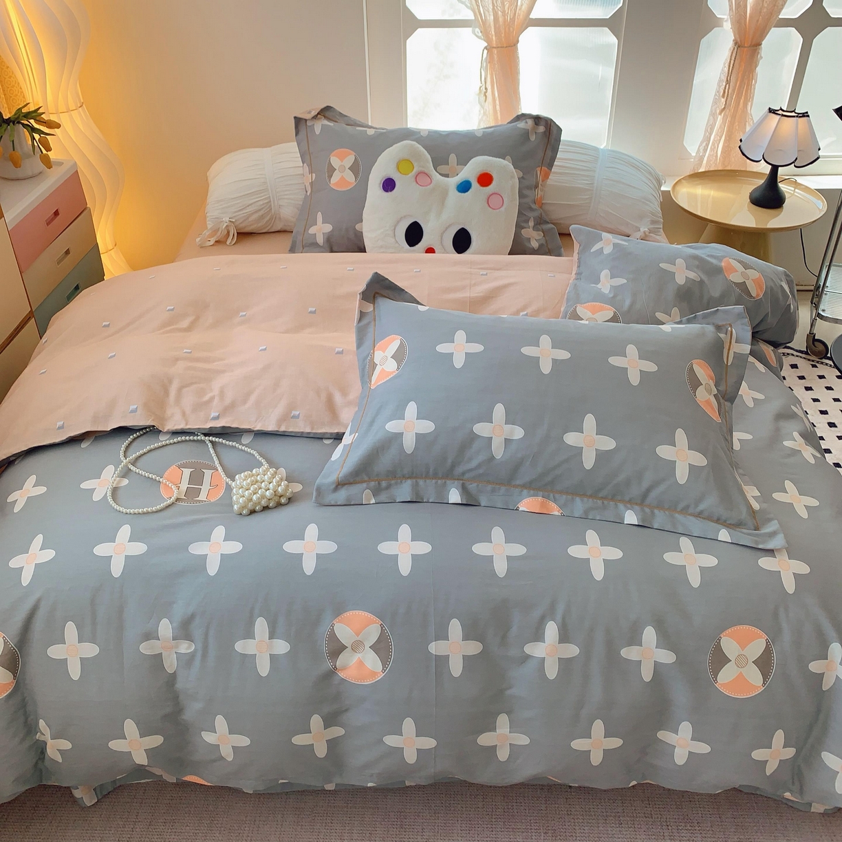 91家纺网 家纺一手货源 找家纺 莱豫家纺 2025新款亲肤舒适小清新印花全棉纯棉四件套-第二批 巴黎世家灰