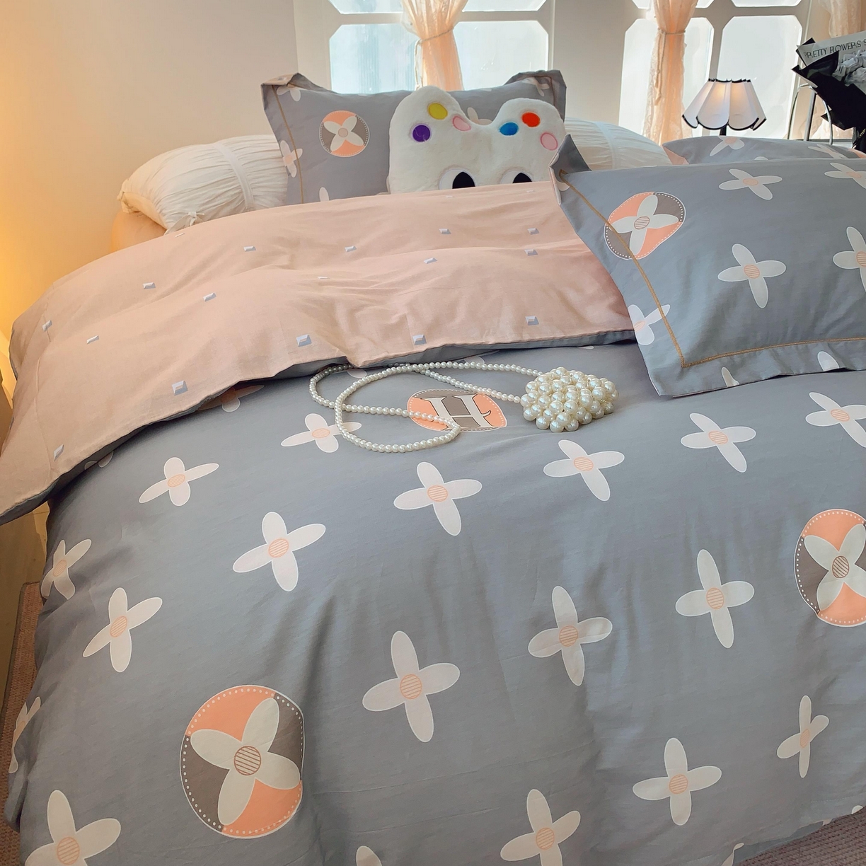 91家纺网 家纺一手货源 找家纺 莱豫家纺 2025新款亲肤舒适小清新印花全棉纯棉四件套-第二批 巴黎世家灰