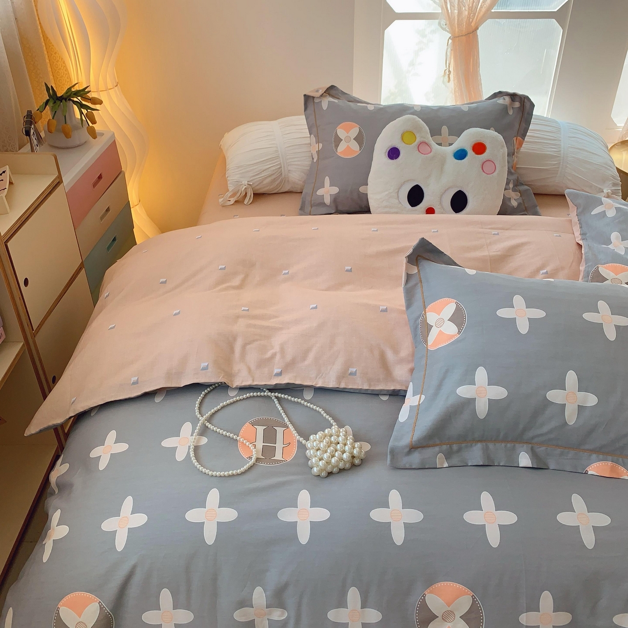 91家纺网 家纺一手货源 找家纺 莱豫家纺 2025新款亲肤舒适小清新印花全棉纯棉四件套-第二批 巴黎世家灰