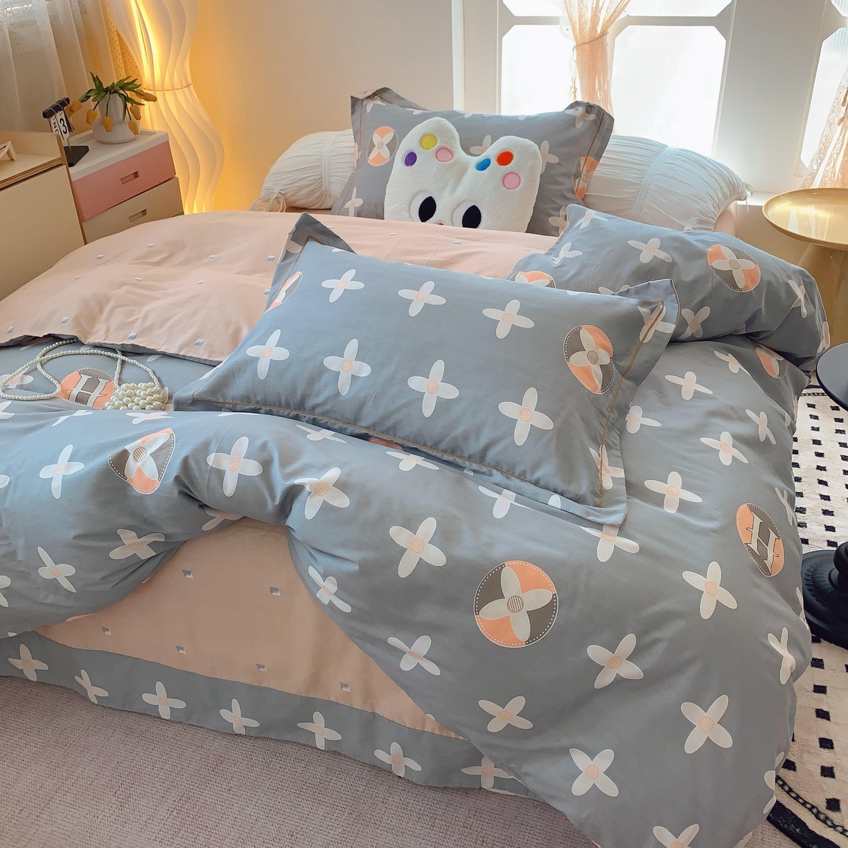 91家纺网 家纺一手货源 找家纺 莱豫家纺 2025新款亲肤舒适小清新印花全棉纯棉四件套-第二批 巴黎世家灰