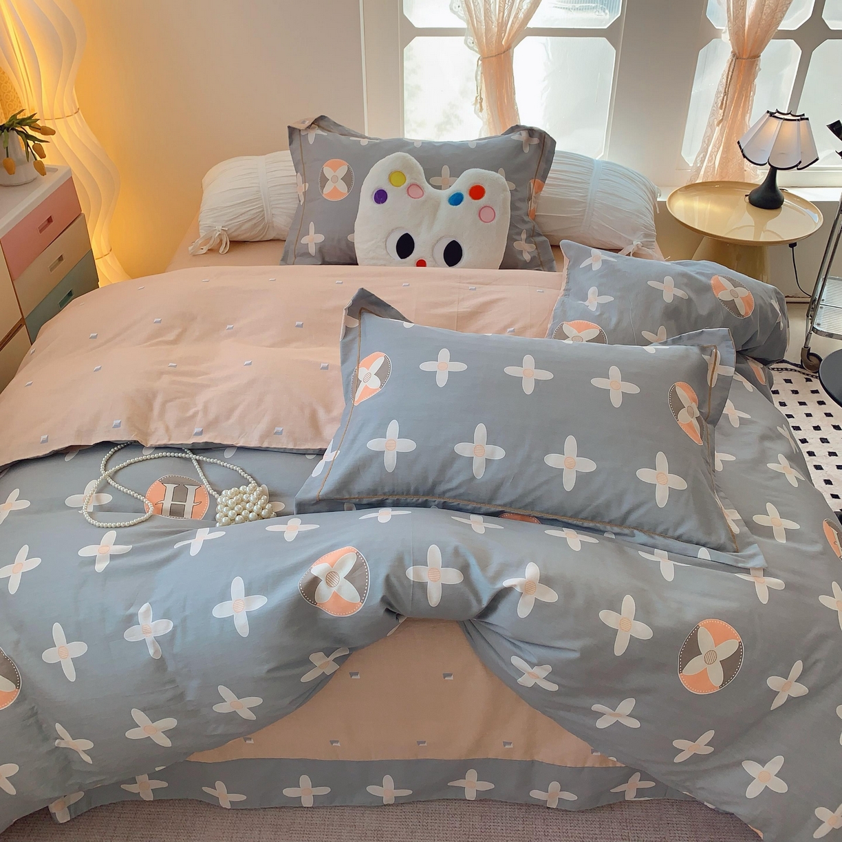 91家纺网 家纺一手货源 找家纺 莱豫家纺 2025新款亲肤舒适小清新印花全棉纯棉四件套-第二批 巴黎世家灰