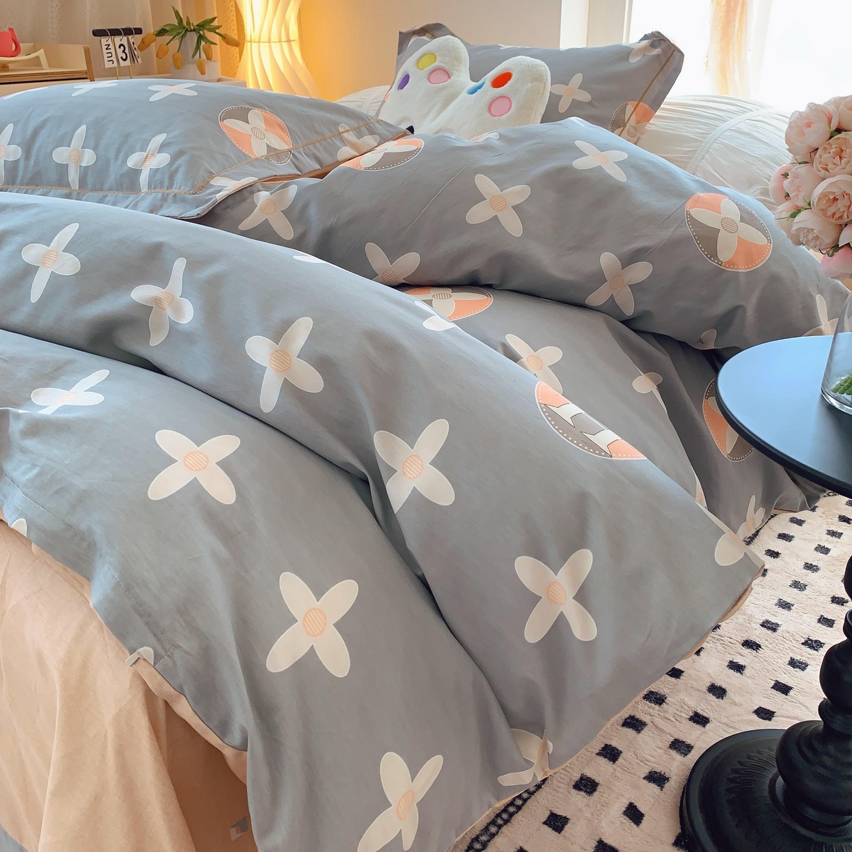 91家纺网 家纺一手货源 找家纺 莱豫家纺 2025新款亲肤舒适小清新印花全棉纯棉四件套-第二批 巴黎世家灰