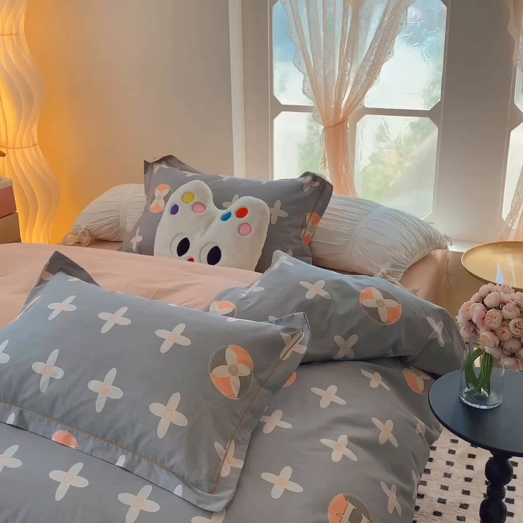 91家纺网 家纺一手货源 找家纺 莱豫家纺 2025新款亲肤舒适小清新印花全棉纯棉四件套-第二批 巴黎世家灰