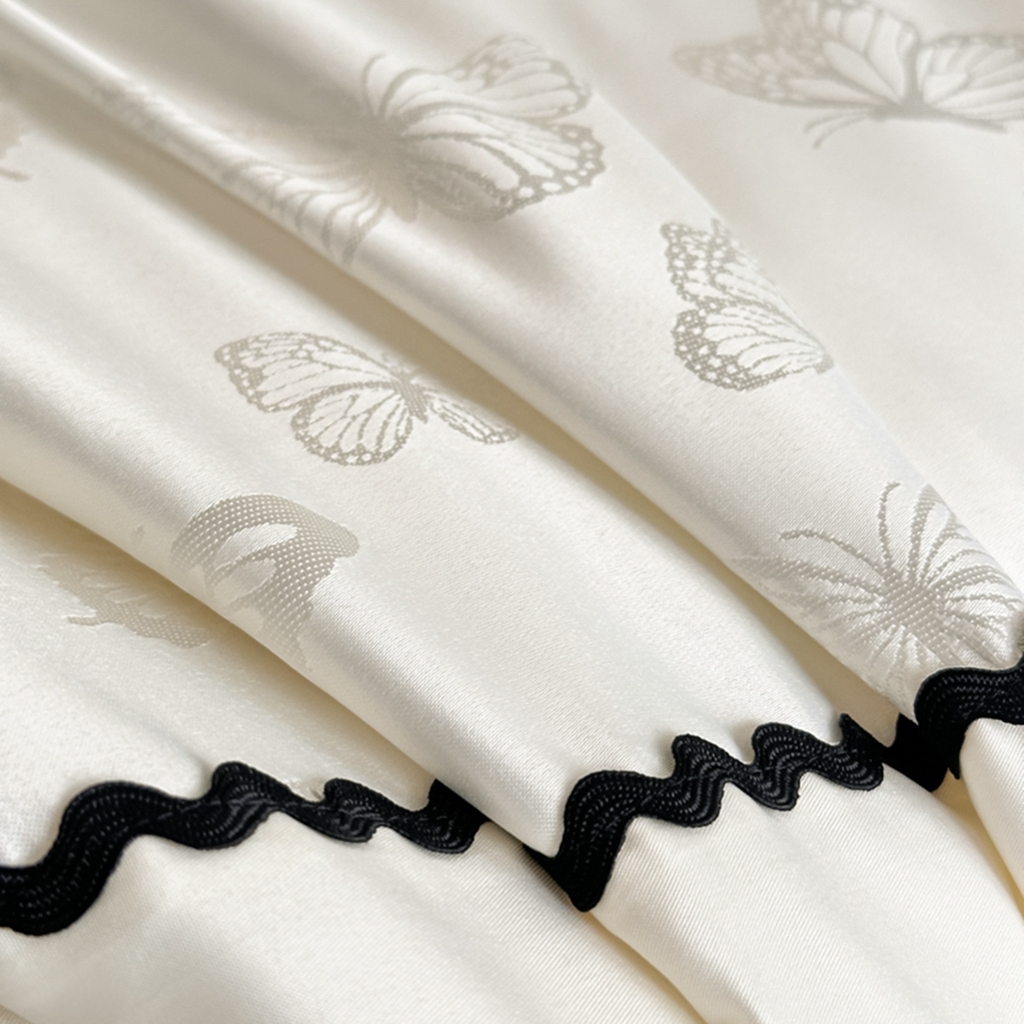 91家纺网 家纺一手货源 找家纺 米彩家纺 2025新款A类水洗真丝亮光浮雕洛丽塔夏被夏凉被空调被四件套 奶昔白