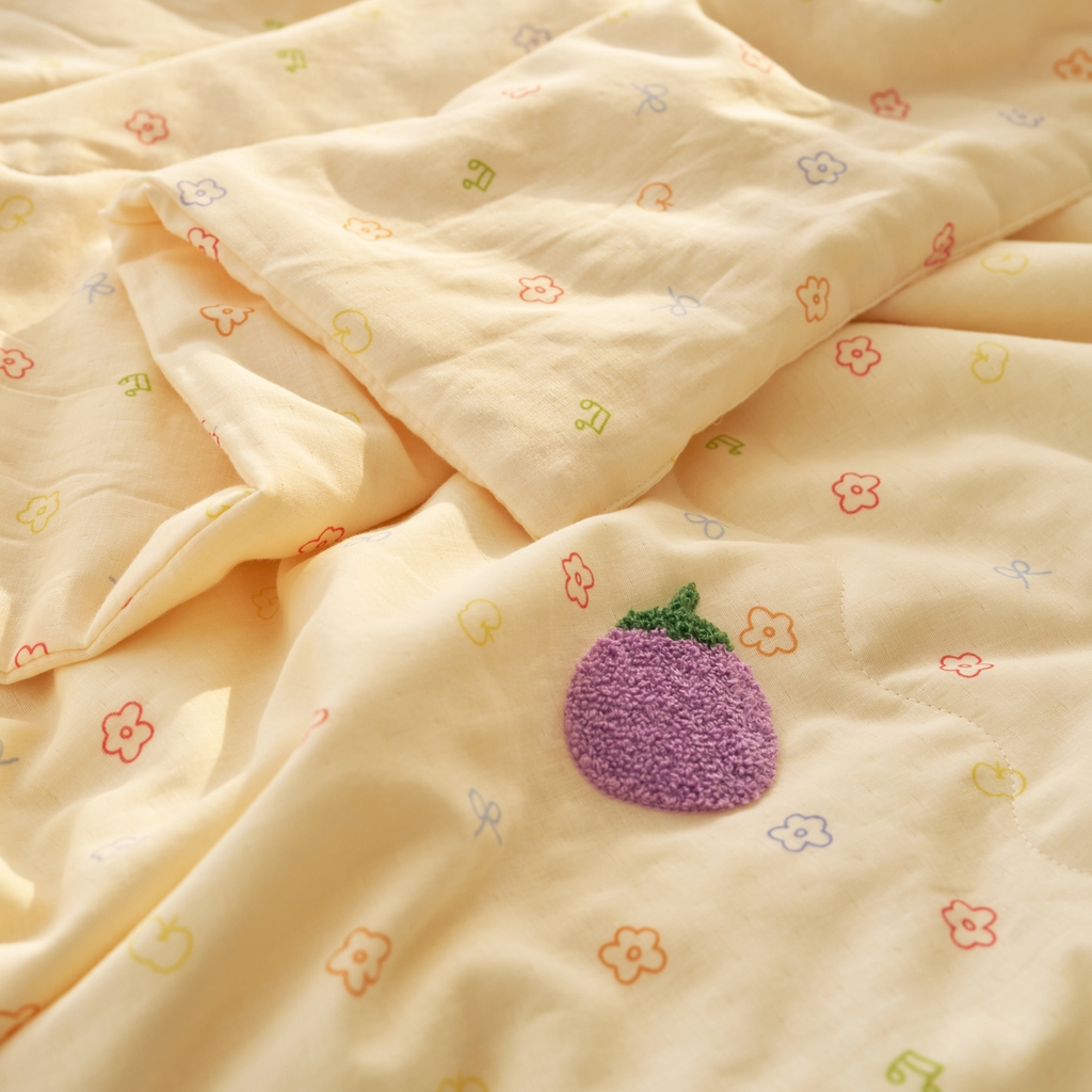 91家纺网 家纺一手货源 找家纺 洋铭区（原狠狠爱） 2025新款双层纱毛巾绣夏被夏凉被空调被 水果乐园