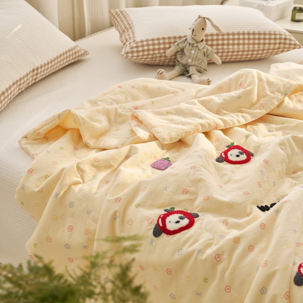 91家纺网 家纺一手货源 找家纺 洋铭区（原狠狠爱） 2025新款双层纱毛巾绣夏被夏凉被空调被 水果乐园