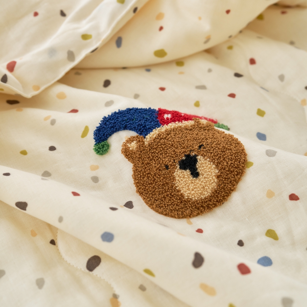 91家纺网 家纺一手货源 找家纺 洋铭区（原狠狠爱） 2025新款双层纱毛巾绣夏被夏凉被空调被 嘻哈小熊