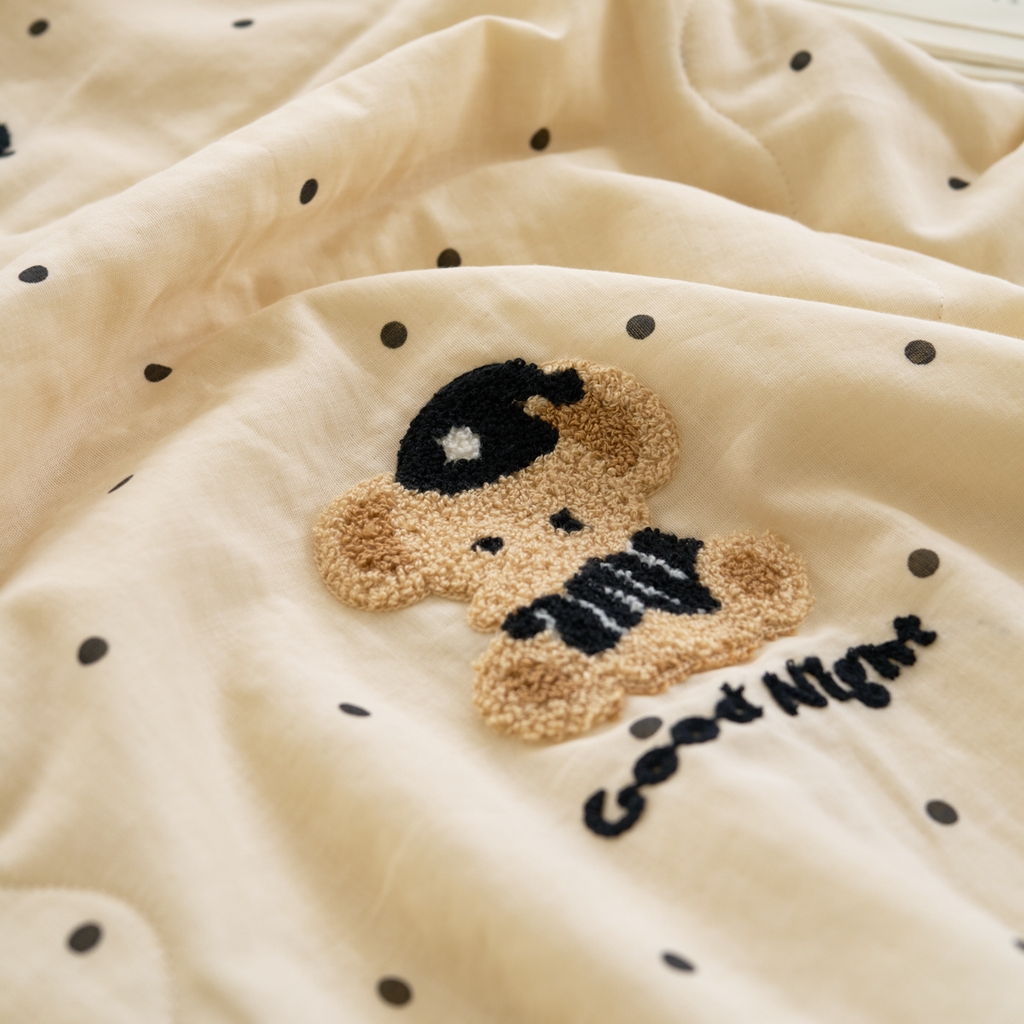 91家纺网 家纺一手货源 找家纺 洋铭区（原狠狠爱） 2025新款双层纱毛巾绣夏被夏凉被空调被 童话熊