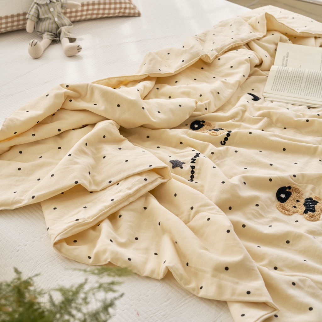 91家纺网 家纺一手货源 找家纺 洋铭区（原狠狠爱） 2025新款双层纱毛巾绣夏被夏凉被空调被 童话熊