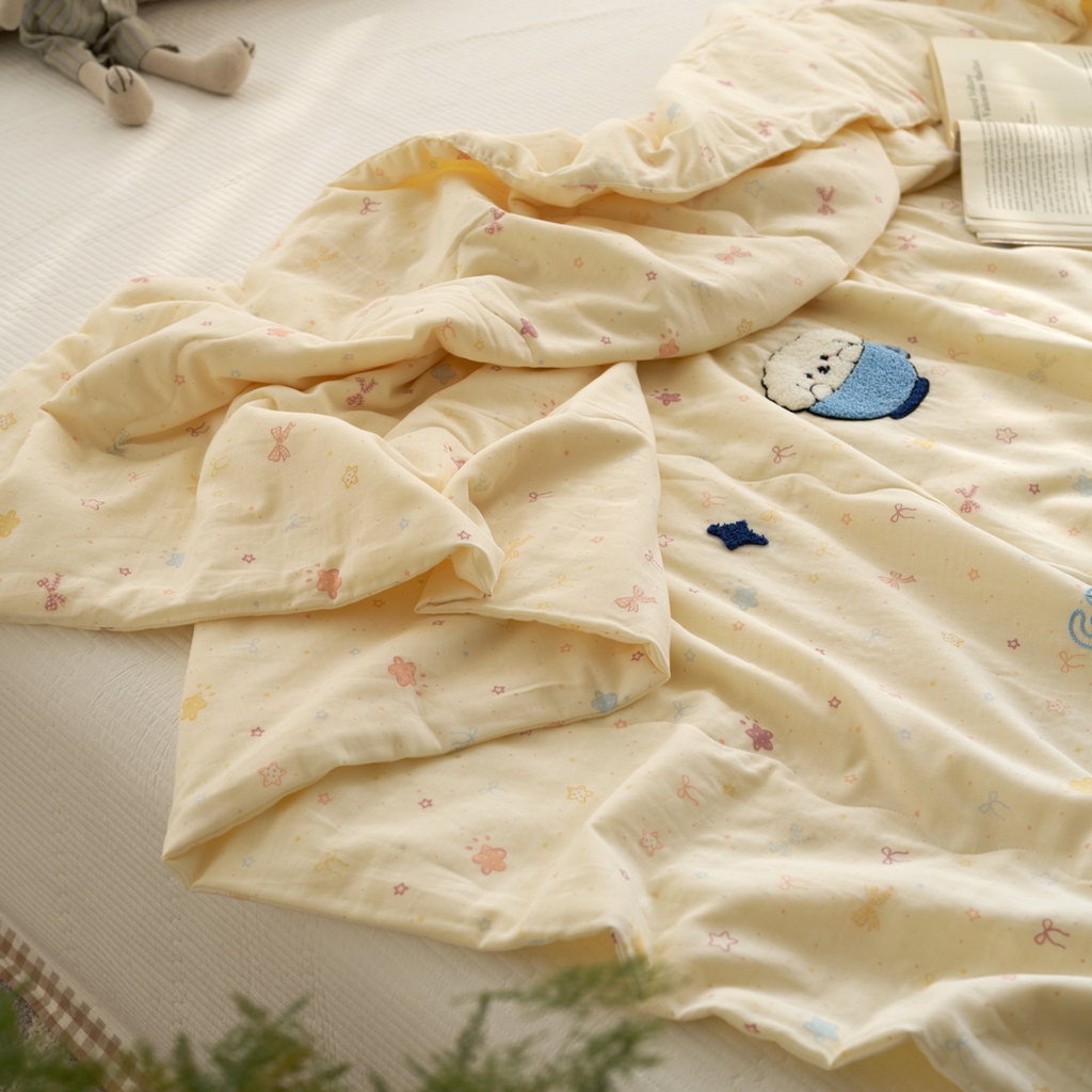 91家纺网 家纺一手货源 找家纺 洋铭区（原狠狠爱） 2025新款双层纱毛巾绣夏被夏凉被空调被 晚安兔