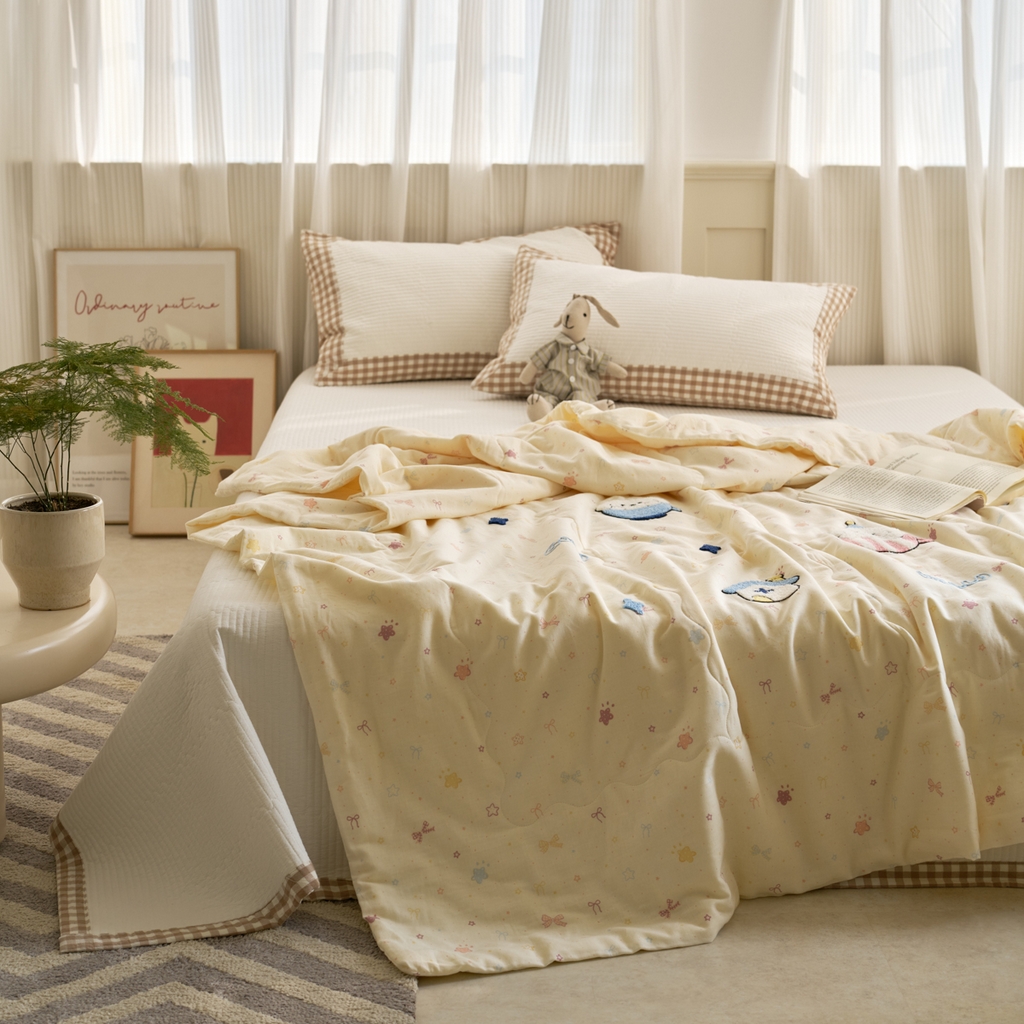 91家纺网 家纺一手货源 找家纺 洋铭区（原狠狠爱） 2025新款双层纱毛巾绣夏被夏凉被空调被 晚安兔