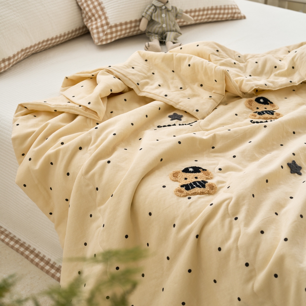 91家纺网 家纺一手货源 找家纺 洋铭区（原狠狠爱） 2025新款双层纱毛巾绣夏被夏凉被空调被 童话熊