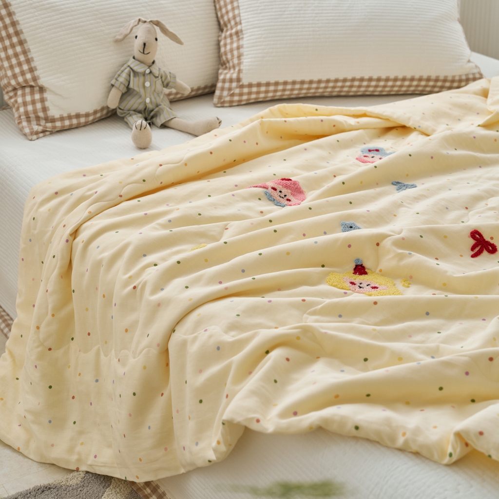 91家纺网 家纺一手货源 找家纺 洋铭区（原狠狠爱） 2025新款双层纱毛巾绣夏被夏凉被空调被 小仙女