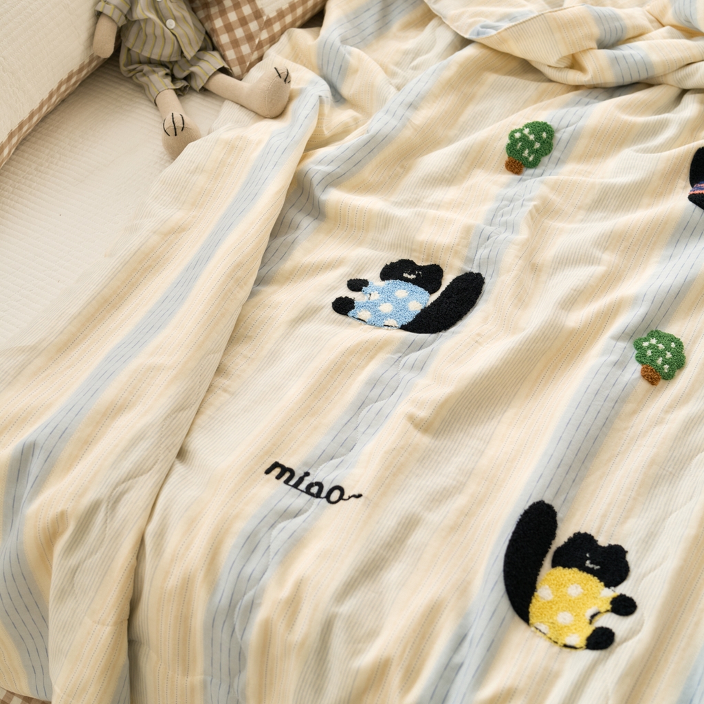 91家纺网 家纺一手货源 找家纺 洋铭区（原狠狠爱） 2025新款双层纱毛巾绣夏被夏凉被空调被 告白小猫