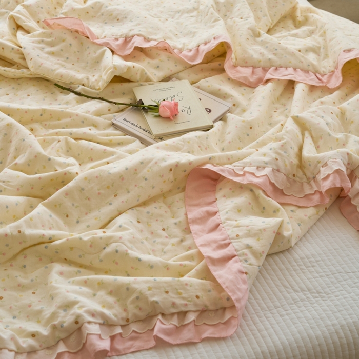 91家纺网 家纺一手货源 找家纺 洋铭区（原狠狠爱） 2025新款A类双层纱双层花边款系列夏被夏凉被空调被 初夏碎花