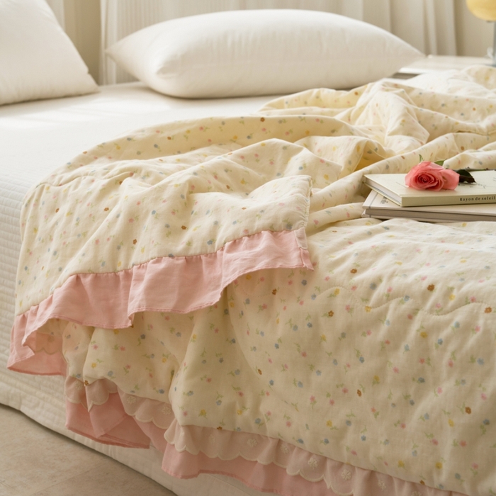 91家纺网 家纺一手货源 找家纺 洋铭区（原狠狠爱） 2025新款A类双层纱双层花边款系列夏被夏凉被空调被 初夏碎花