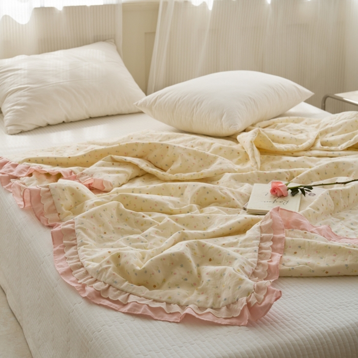 91家纺网 家纺一手货源 找家纺 洋铭区（原狠狠爱） 2025新款A类双层纱双层花边款系列夏被夏凉被空调被 初夏碎花