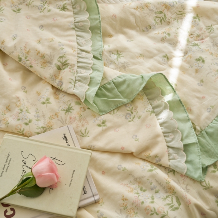 91家纺网 家纺一手货源 找家纺 洋铭区（原狠狠爱） 2025新款A类双层纱双层花边款系列夏被夏凉被空调被 春日樱草