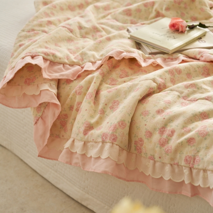 91家纺网 家纺一手货源 找家纺 洋铭区（原狠狠爱） 2025新款A类双层纱双层花边款系列夏被夏凉被空调被 朵朵玫瑰