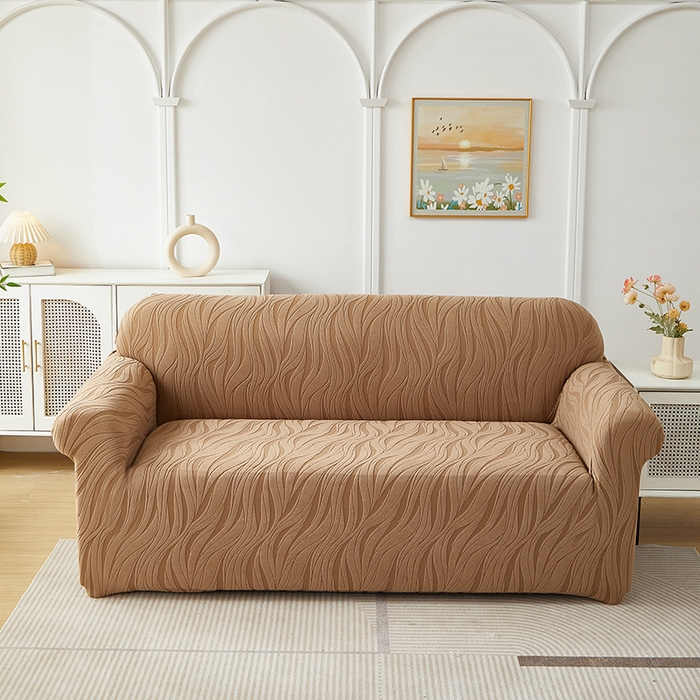 91家纺网 家纺一手货源 找家纺 共鸣沙发套 2025春夏新款水波纹弹力提花全包万能沙发套单沙发套全包款 驼色