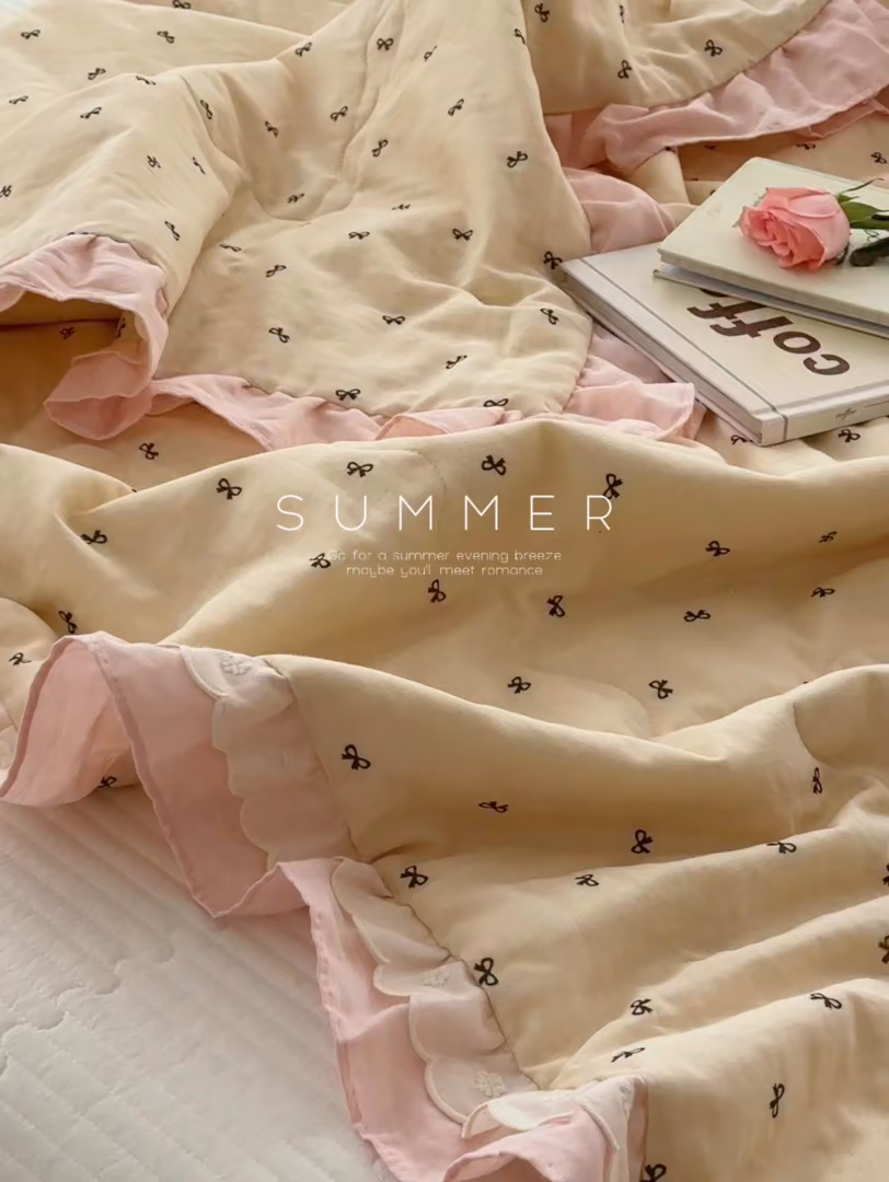 91家纺网 家纺一手货源 找家纺 洋铭区（原狠狠爱） 2025新款A类双层纱双层花边款系列夏被夏凉被空调被 小小蝴蝶结