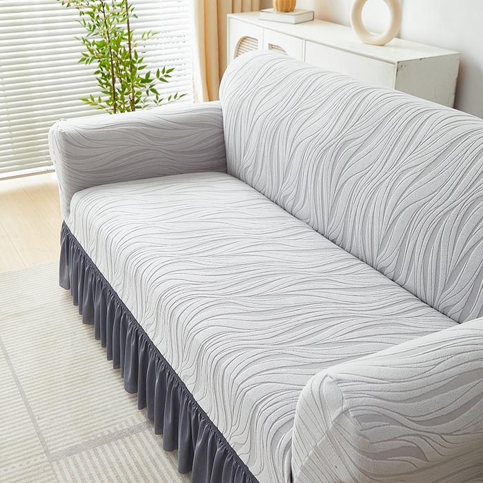 91家纺网 家纺一手货源 找家纺 共鸣沙发套 2025春夏新款水波纹裙摆弹力提花全包万能沙发套单沙发套裙摆款 浅灰色