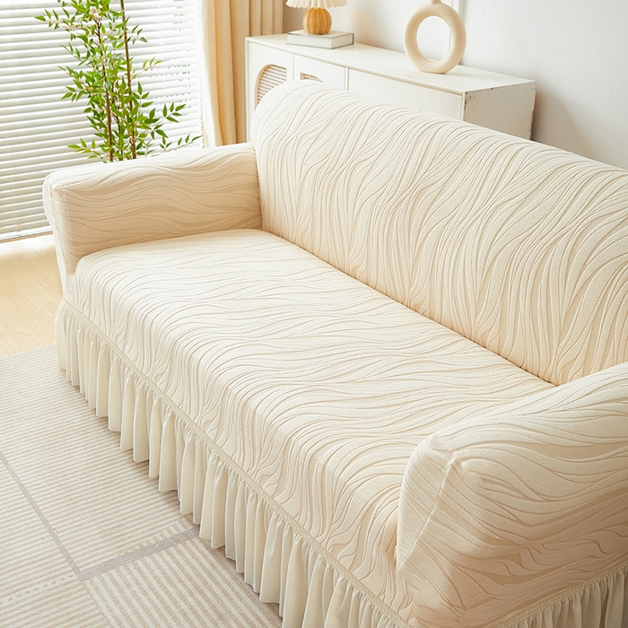 91家纺网 家纺一手货源 找家纺 共鸣沙发套 2025春夏新款水波纹裙摆弹力提花全包万能沙发套单沙发套裙摆款 米黄色