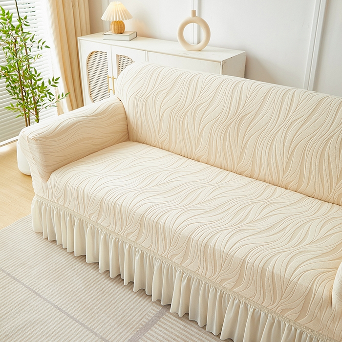 91家纺网 家纺一手货源 找家纺 共鸣沙发套 2025春夏新款水波纹裙摆弹力提花全包万能沙发套单沙发套裙摆款 米黄色